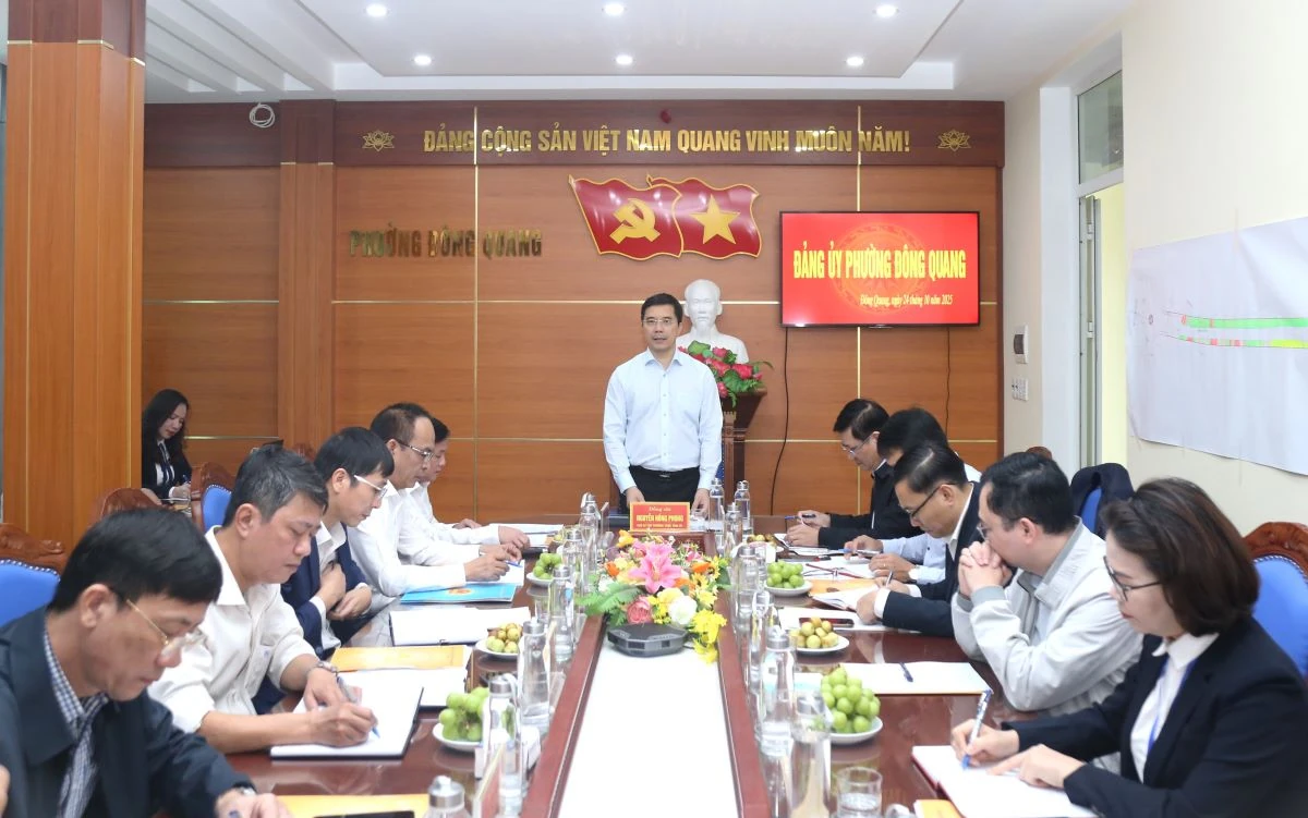 Phó Bí thư Thường trực Tỉnh ủy Nguyễn Hồng Phong thăm, làm việc với hai phường Quảng Phú, Đông Quang