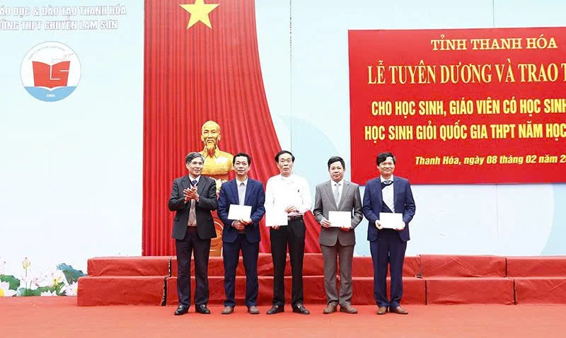 Duy trì quỹ khuyến học, khuyến tài quy mô lớn