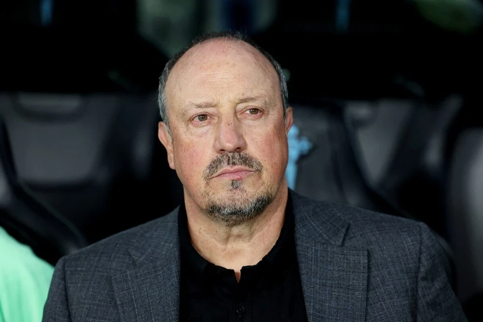 Rafa Benitez tái xuất với hợp đồng kỷ lục; Công an Hà Nội hòa tiếc nuối
