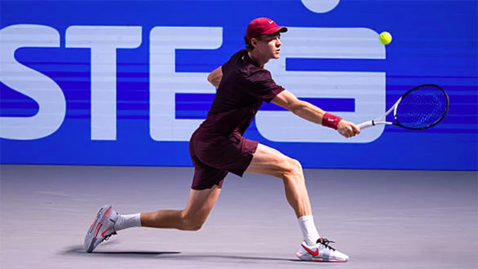 Rafa Benitez tái xuất với hợp đồng kỷ lục; Công an Hà Nội hòa tiếc nuối