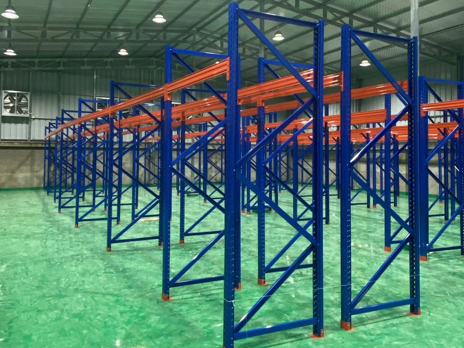 Tự động hóa lên ngôi, vì sao doanh nghiệp vẫn chọn kệ kho truyền thống?