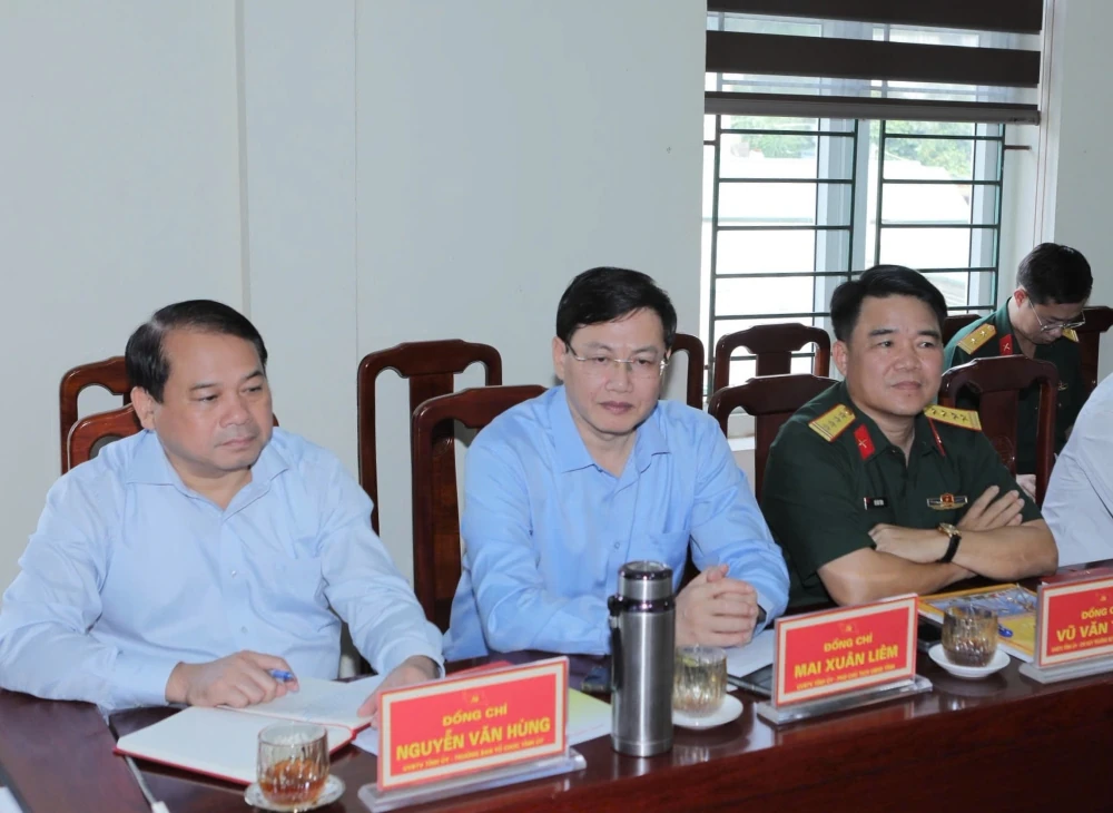 Bí thư Tỉnh ủy Nguyễn Doãn Anh thăm, làm việc với xã Hiền Kiệt và Nam Xuân về thực hiện bộ máy chính quyền địa phương 2 cấp