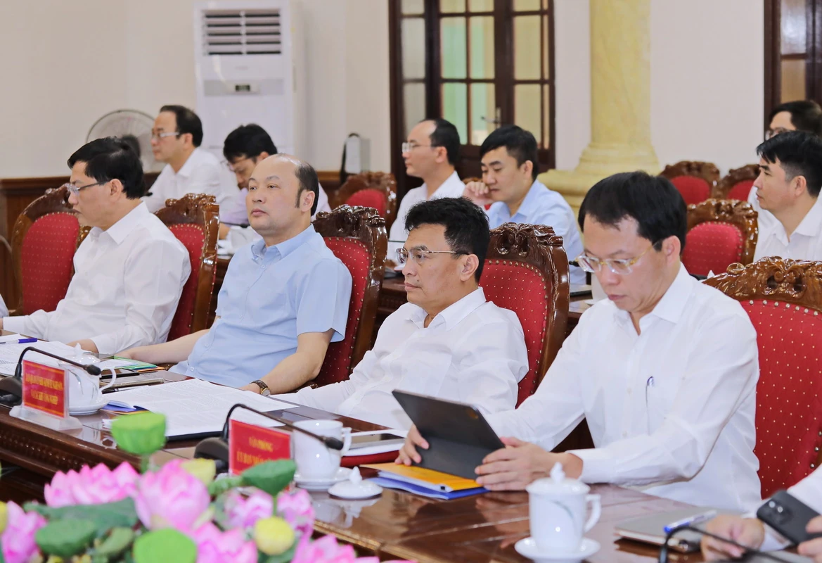 Thường trực Tỉnh ủy Thanh Hóa làm việc với Tổng Công ty Điện lực miền Bắc