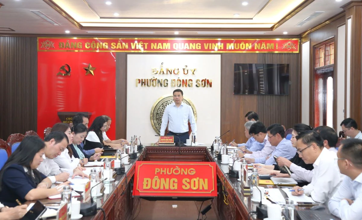 Phó Bí thư Thường trực Tỉnh ủy Nguyễn Hồng Phong thăm, làm việc tại phường Đông Sơn