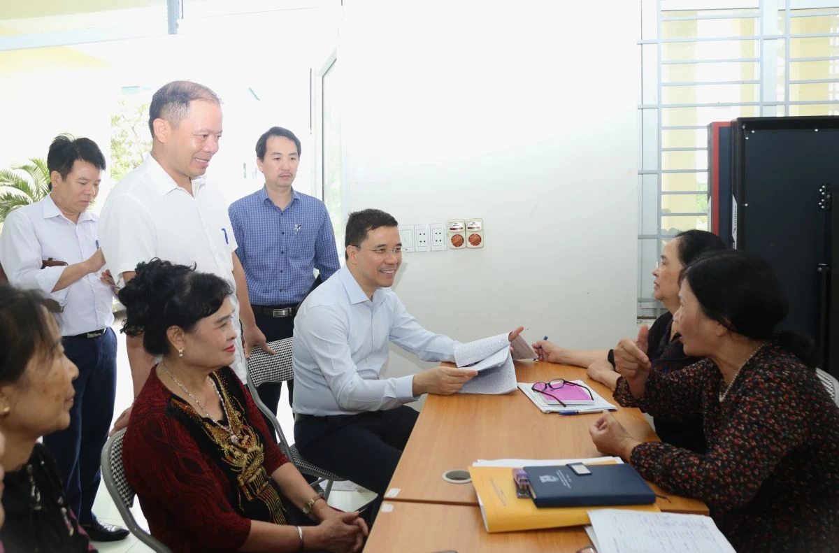 Phó Bí thư Thường trực Tỉnh ủy Nguyễn Hồng Phong thăm, làm việc tại phường Đông Sơn