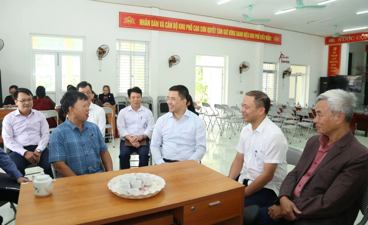 Phó Bí thư Thường trực Tỉnh ủy Nguyễn Hồng Phong thăm, làm việc tại phường Đông Sơn