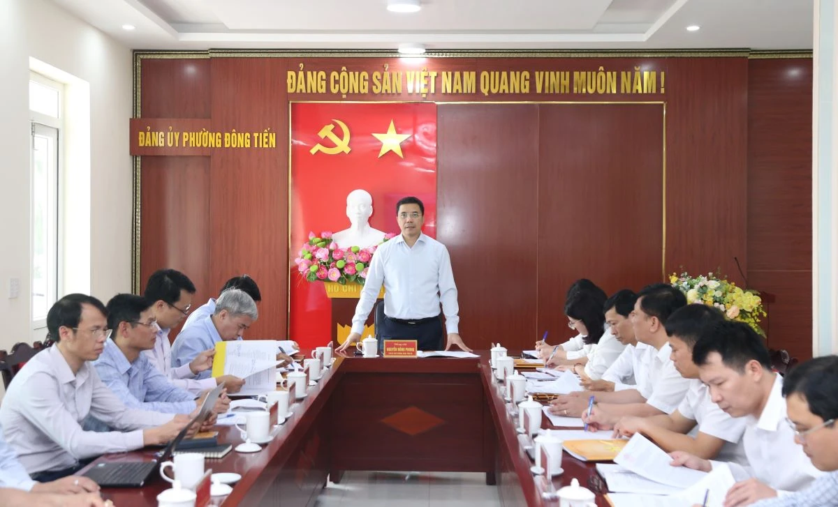 Phó Bí thư Thường trực Tỉnh ủy Nguyễn Hồng Phong thăm, làm việc tại phường Đông Tiến