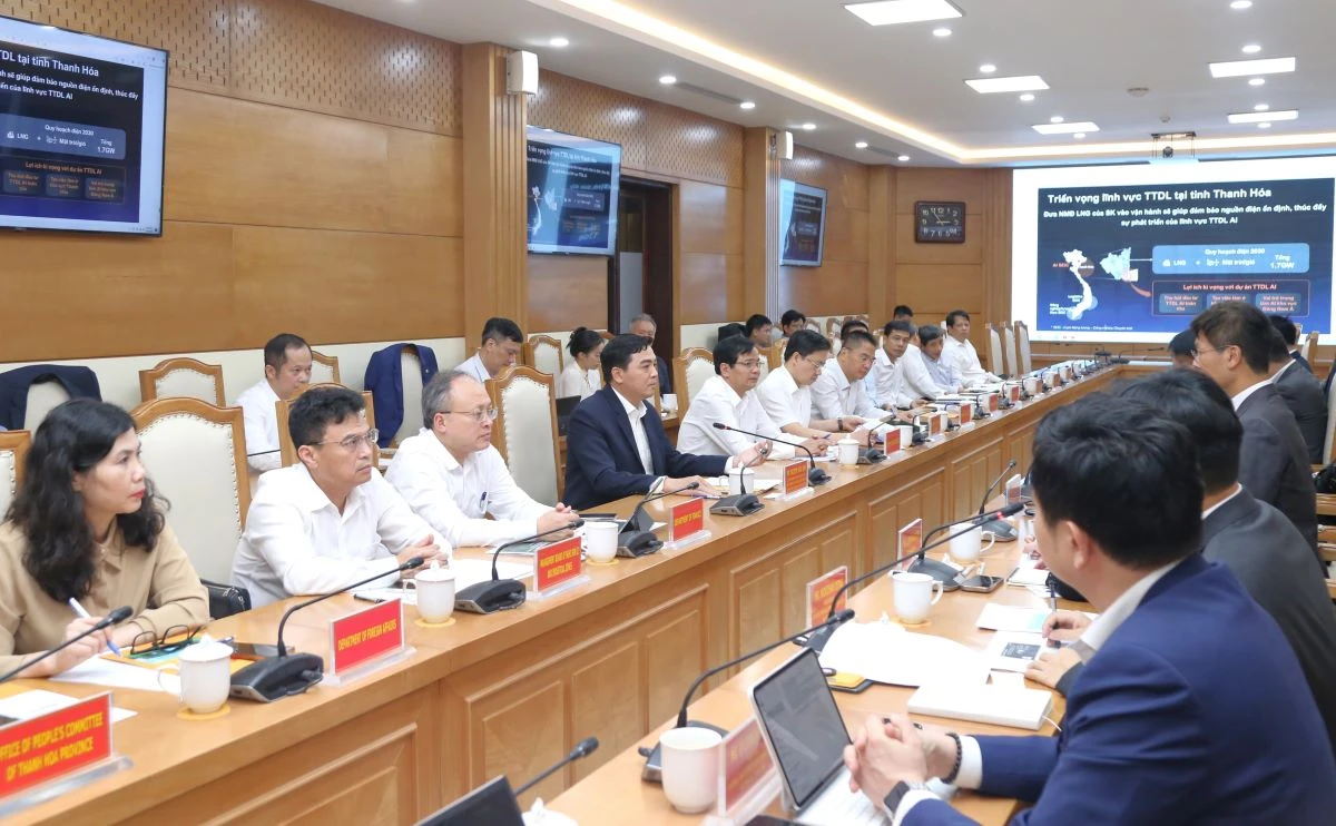 Chủ tịch UBND tỉnh Nguyễn Hoài Anh tiếp và làm việc với đoàn công tác Công ty SK Telecom