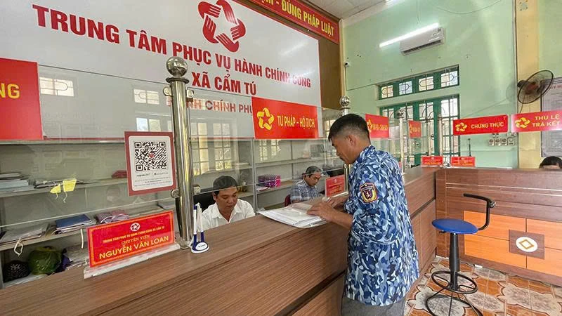 Chính quyền xã Cẩm Tú vì Nhân dân phục vụ