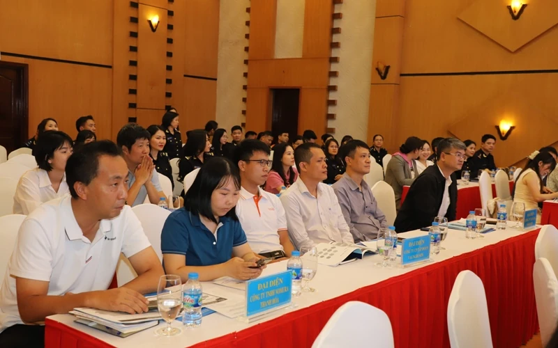 Trao chứng nhận thành viên Chương trình khuyến khích doanh nghiệp tự nguyện tuân thủ pháp luật hải quan