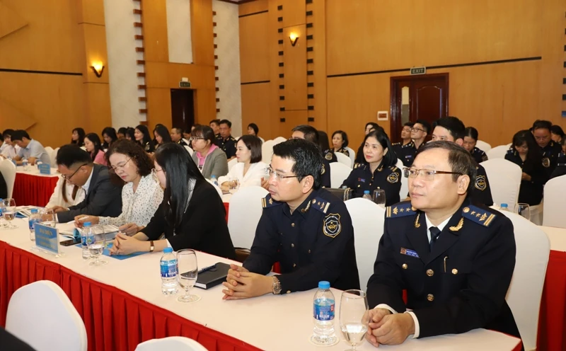 Trao chứng nhận thành viên Chương trình khuyến khích doanh nghiệp tự nguyện tuân thủ pháp luật hải quan