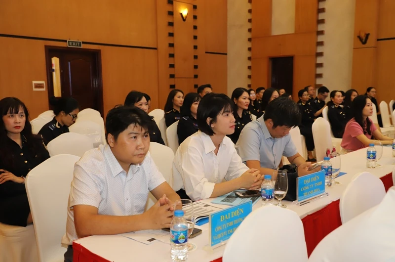 Trao chứng nhận thành viên Chương trình khuyến khích doanh nghiệp tự nguyện tuân thủ pháp luật hải quan