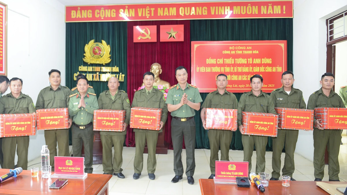 Giám đốc Công an tỉnh làm việc với công an 9 xã biên giới