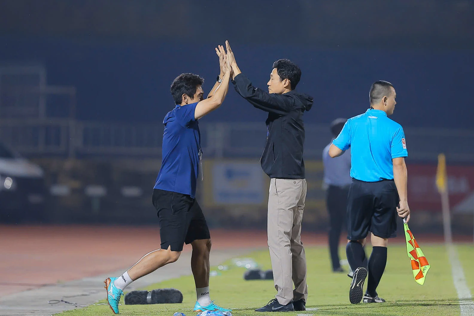 HLV Choi Won-kwon trải lòng về khó khăn của đội bóng xứ Thanh sau chiến thắng quan trọng trên sân Vinh