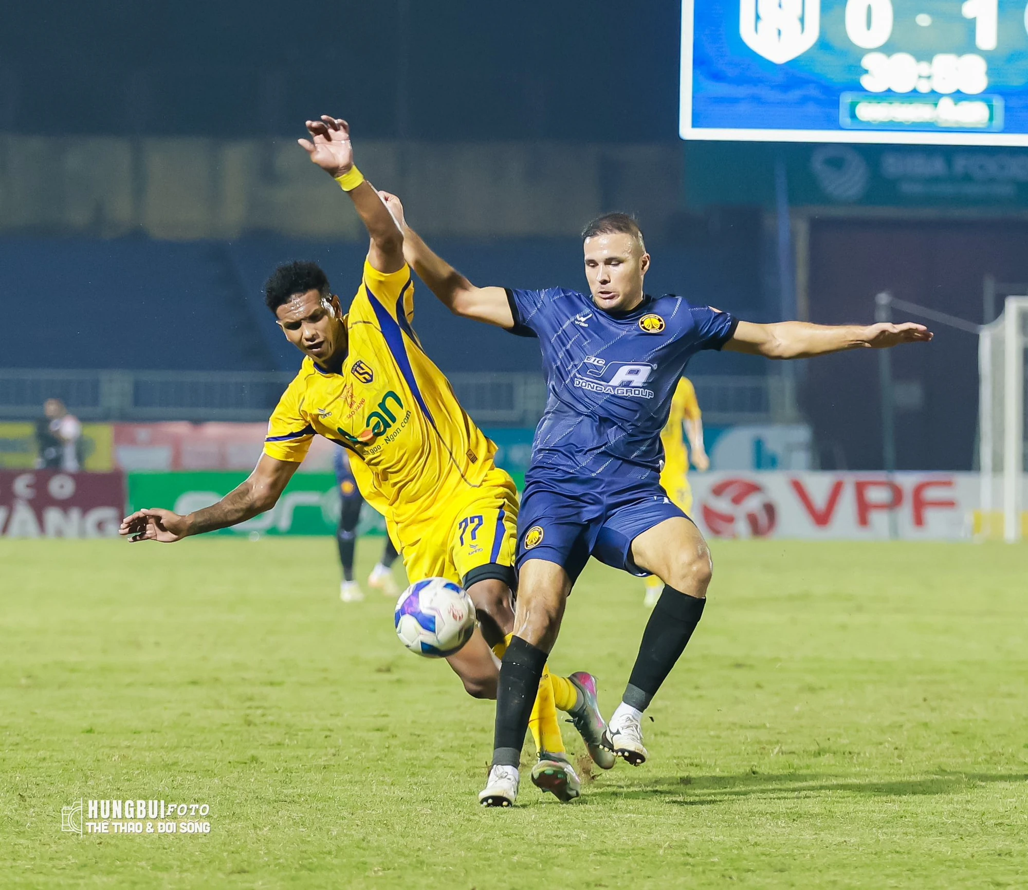 HLV Choi Won-kwon trải lòng về khó khăn của đội bóng xứ Thanh sau chiến thắng quan trọng trên sân Vinh