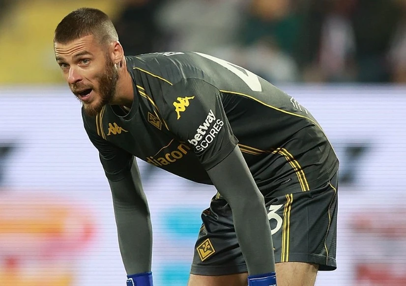 LĐBĐ Thái Lan xin lỗi Việt Nam về sự cố hiển thị sai Quốc kỳ; Liverpool bị loại khỏi Cúp Liên đoàn Anh