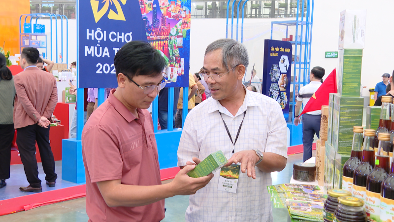 Sức hút của gian hàng tỉnh Thanh Hóa tại Hội chợ Mùa Thu