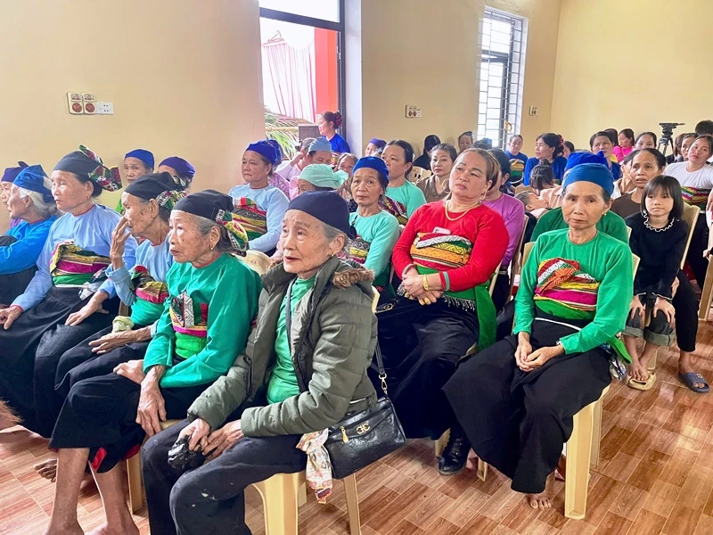 Phó Trưởng Đoàn ĐBQH tỉnh Mai Văn Hải dự Ngày hội đại đoàn kết toàn dân tại xã Thiết Ống