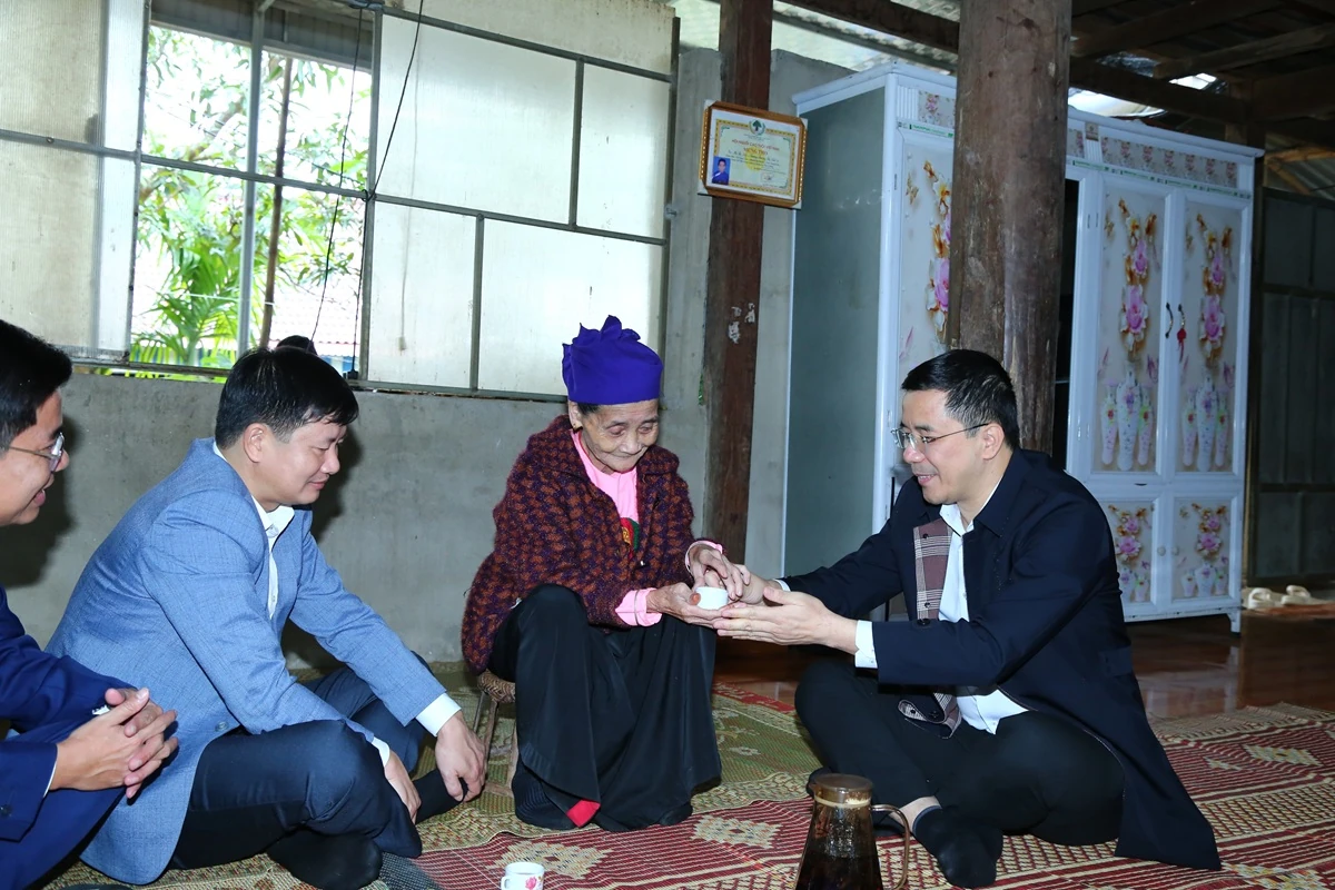 Phó Bí thư Thường trực Tỉnh ủy Nguyễn Hồng Phong thăm, làm việc tại xã Cổ Lũng