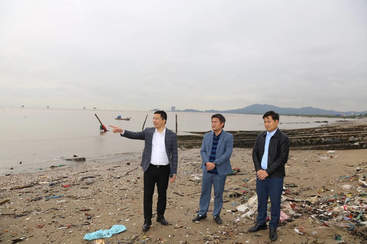 Phó Bí thư Thường trực Tỉnh ủy Nguyễn Hồng Phong thăm, làm việc tại xã Vạn Lộc