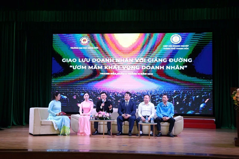 Sinh viên Trường ĐH Hồng Đức tìm hiểu về khởi nghiệp để ươm mầm doanh nhân