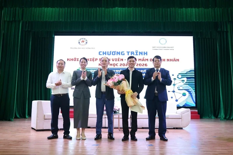 Sinh viên Trường ĐH Hồng Đức tìm hiểu về khởi nghiệp để ươm mầm doanh nhân