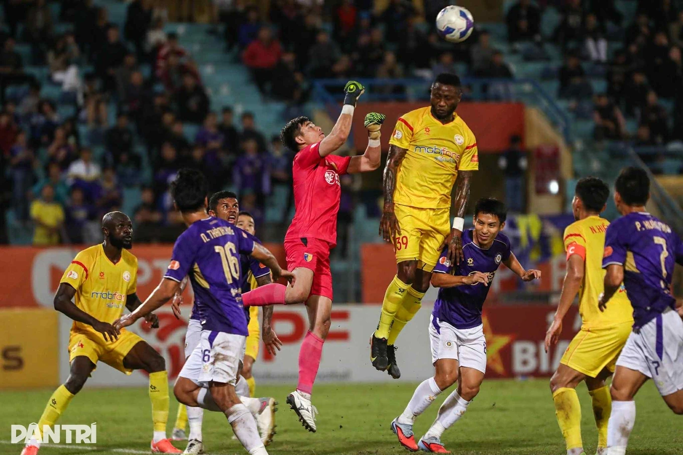 Liverpool hạ Real Madrid tại Anfield, FIFA bất ngờ “gọi tên” Công Phượng