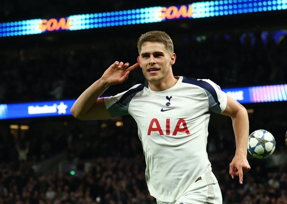 Liverpool hạ Real Madrid tại Anfield, FIFA bất ngờ “gọi tên” Công Phượng