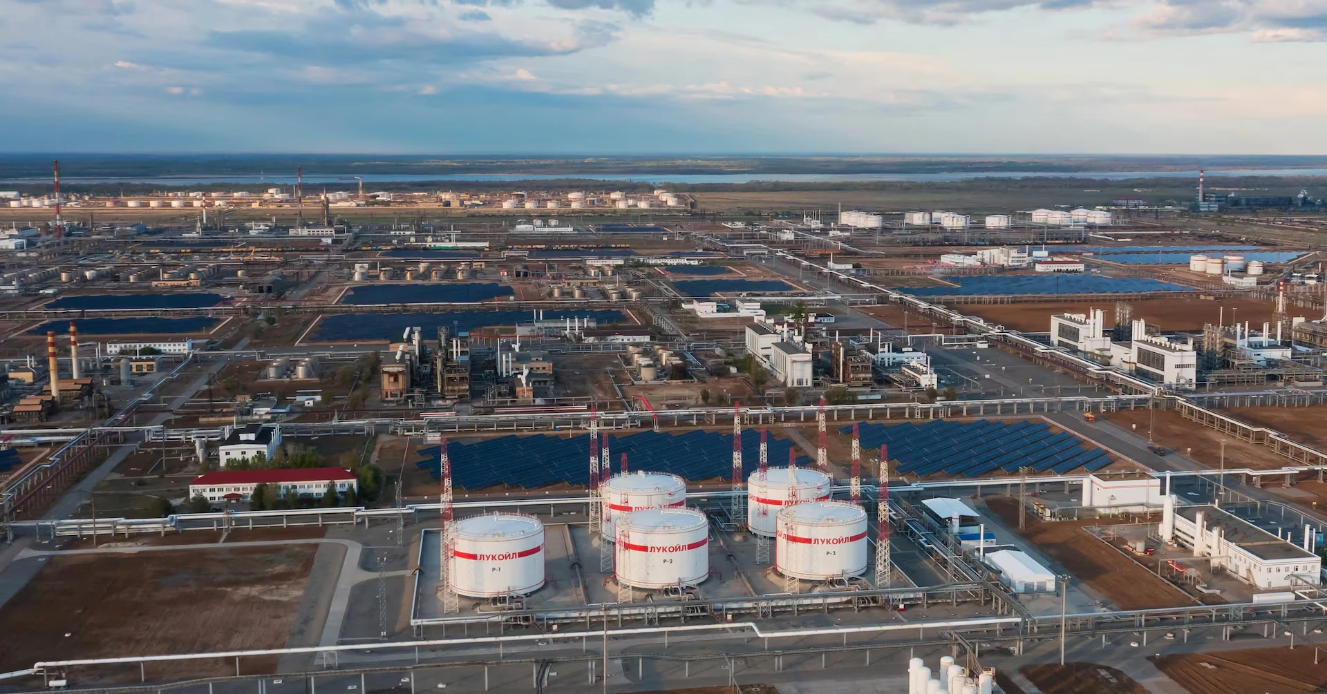 Romania và Bulgaria có thể quốc hữu hóa các nhà máy lọc dầu của Nga