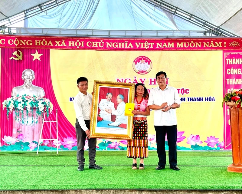 Nhân dân thôn Tân Lập vui Ngày hội Đại đoàn kết toàn dân tộc