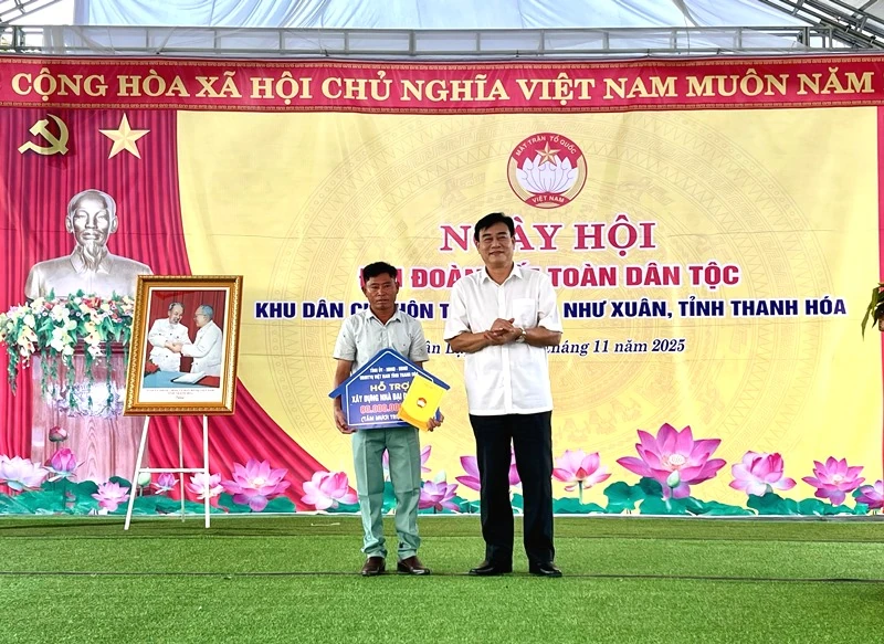 Nhân dân thôn Tân Lập vui Ngày hội Đại đoàn kết toàn dân tộc