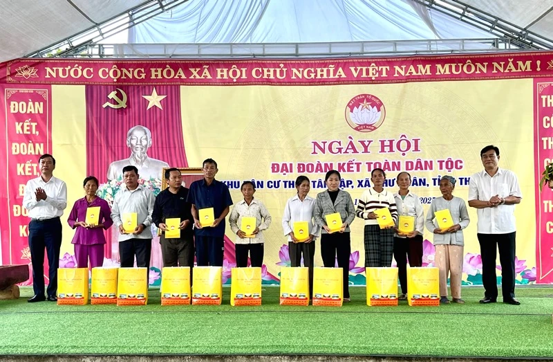 Nhân dân thôn Tân Lập vui Ngày hội Đại đoàn kết toàn dân tộc