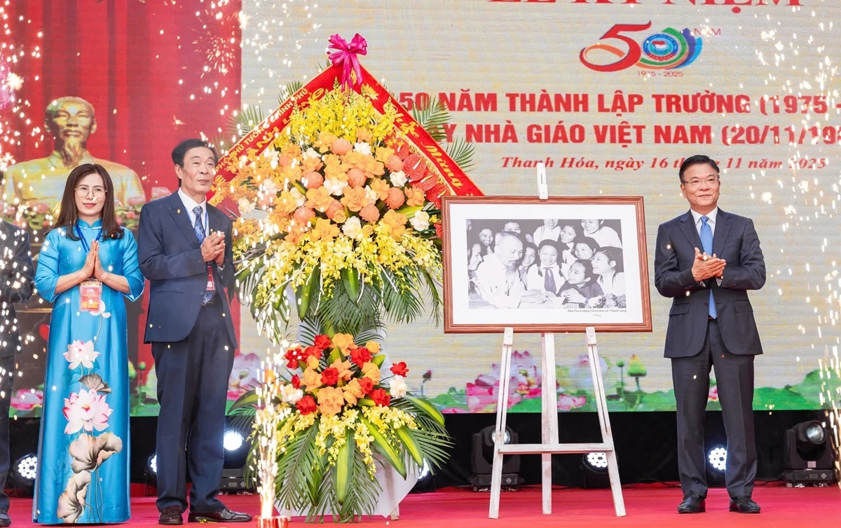 Phấn đấu xây dựng Trường THPT Hàm Rồng trong nhóm dẫn đầu cả nước về chất lượng giáo dục vào năm 2030