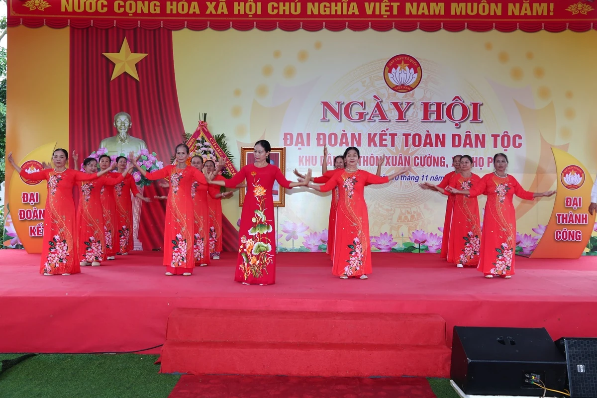Phó Bí thư Thường trực Tỉnh ủy Nguyễn Hồng Phong: Đoàn kết, đồng lòng xây dựng Xuân Cường sớm trở thành thôn kiểu mẫu