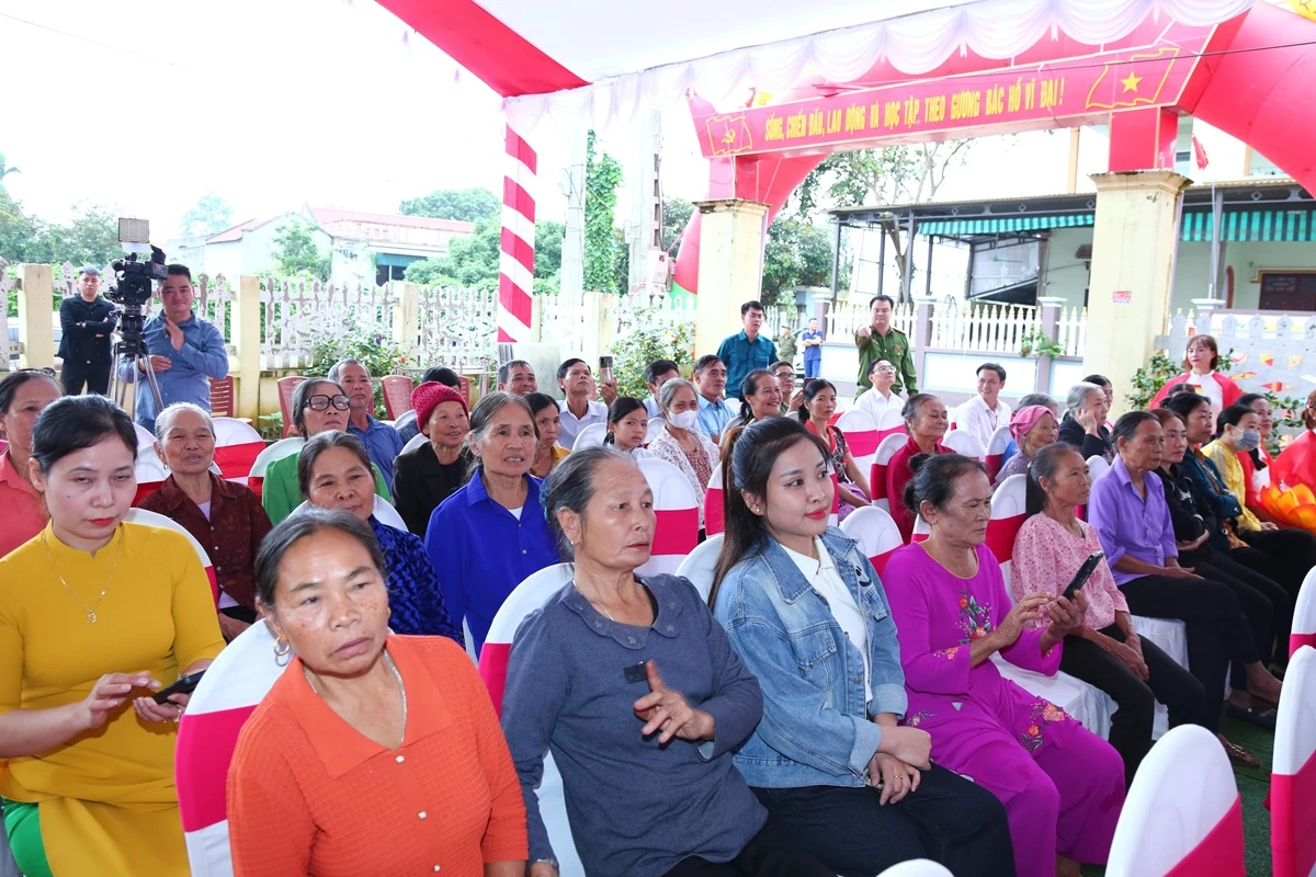 Phó Bí thư Thường trực Tỉnh ủy Nguyễn Hồng Phong: Đoàn kết, đồng lòng xây dựng Xuân Cường sớm trở thành thôn kiểu mẫu