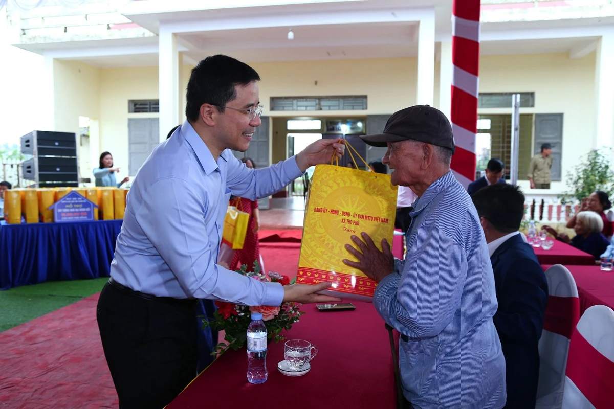 Phó Bí thư Thường trực Tỉnh ủy Nguyễn Hồng Phong: Đoàn kết, đồng lòng xây dựng Xuân Cường sớm trở thành thôn kiểu mẫu