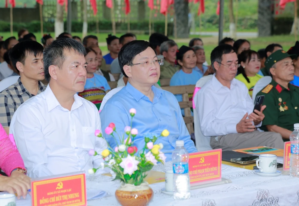 Phó Chủ tịch UBND tỉnh Mai Xuân Liêm dự ngày hội Đại đoàn kết toàn dân tộc tại xã Ngọc Lặc