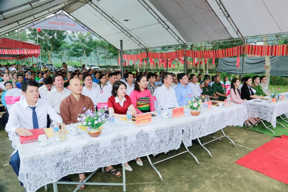 Phó Chủ tịch UBND tỉnh Mai Xuân Liêm dự ngày hội Đại đoàn kết toàn dân tộc tại xã Ngọc Lặc