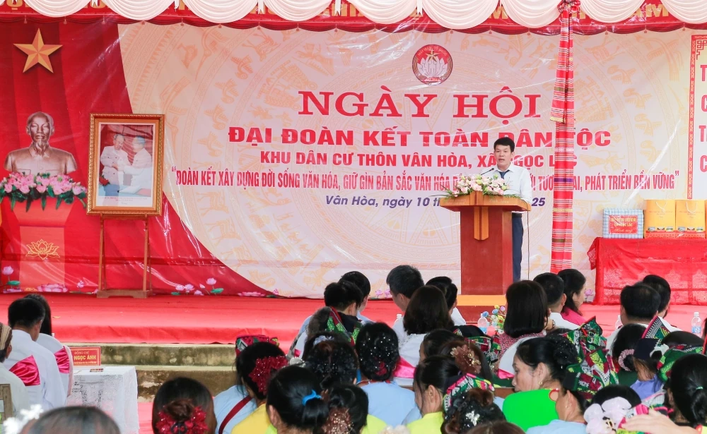 Phó Chủ tịch UBND tỉnh Mai Xuân Liêm dự ngày hội Đại đoàn kết toàn dân tộc tại xã Ngọc Lặc