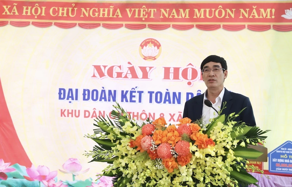 Trưởng ban Nội chính Tỉnh ủy Nguyễn Ngọc Tiến dự Ngày hội Đại đoàn kết toàn dân tộc tại xã Vĩnh Lộc