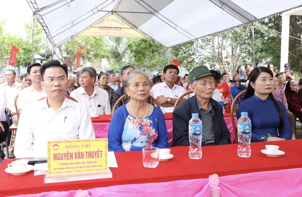 Trưởng ban Nội chính Tỉnh ủy Nguyễn Ngọc Tiến dự Ngày hội Đại đoàn kết toàn dân tộc tại xã Vĩnh Lộc