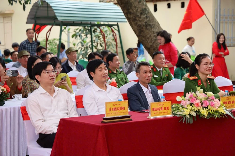 Cán bộ, Nhân dân thôn Quần Trúc chung vui Ngày hội đại đoàn kết toàn dân tộc