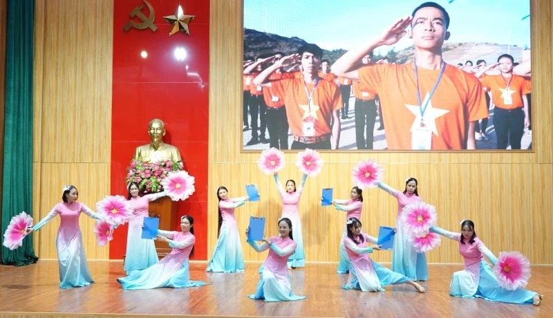 Xã Hậu Lộc tọa đàm kỷ niệm 43 năm Ngày Nhà giáo Việt Nam