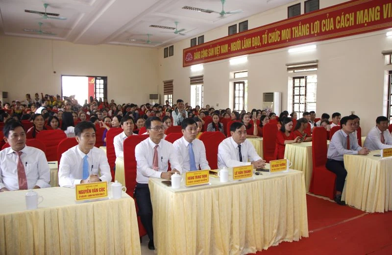 Xã Định Tân tọa đàm kỷ niệm 43 năm Ngày Nhà giáo Việt Nam