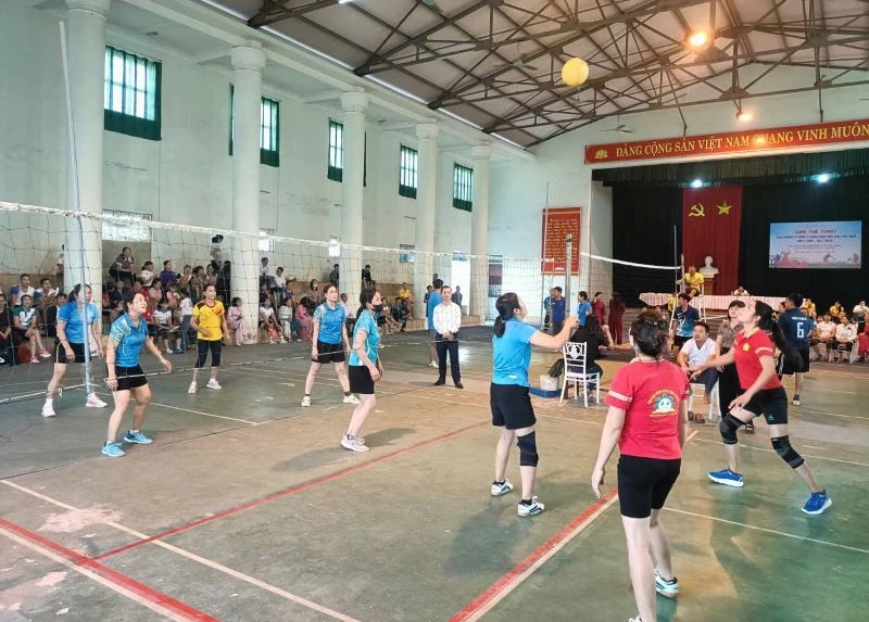 Xã Định Tân tọa đàm kỷ niệm 43 năm Ngày Nhà giáo Việt Nam