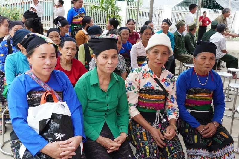 Chỉ huy trưởng Bộ CHQS tỉnh dự Ngày hội Đại đoàn kết toàn dân tộc tại xã Sơn Thủy