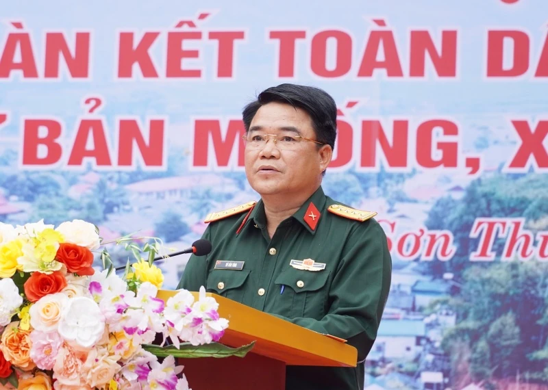 Chỉ huy trưởng Bộ CHQS tỉnh dự Ngày hội Đại đoàn kết toàn dân tộc tại xã Sơn Thủy