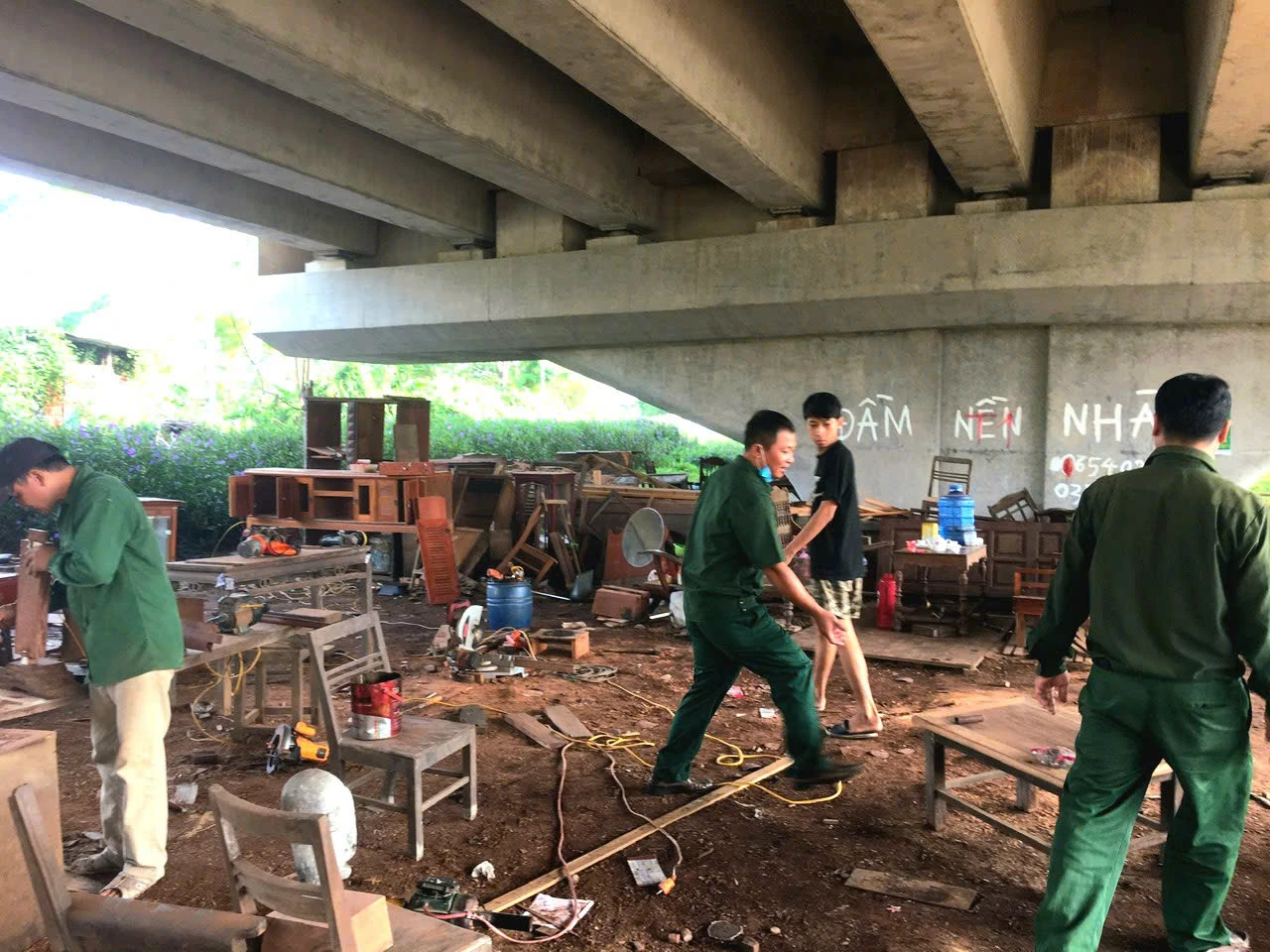 Ra quân giải tỏa khu vực gầm cầu Nguyệt Viên và Hoàng Long