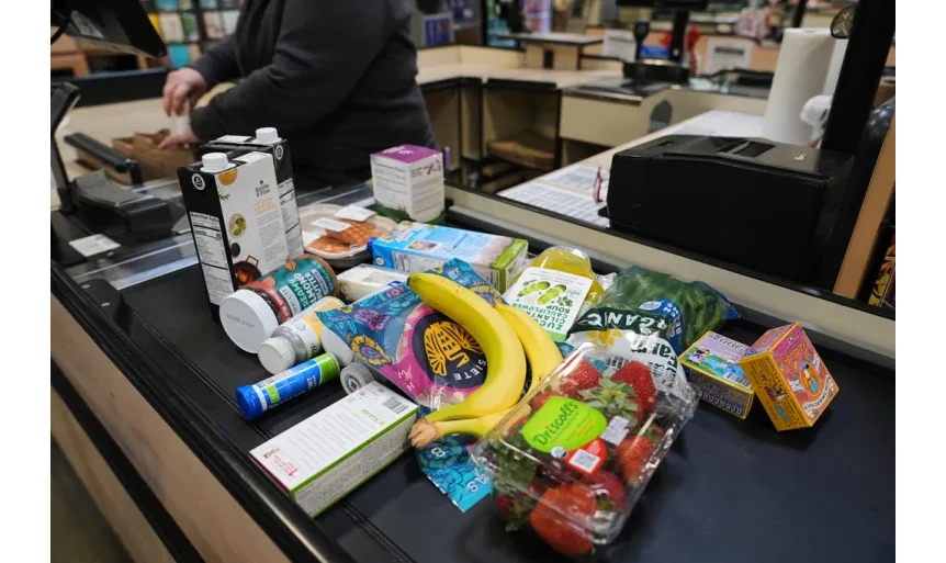 Tòa án Tối cao Mỹ gia hạn quyền của Tổng thống Trump ngừng trợ cấp thực phẩm, khiến 42 triệu người đối mặt bất ổn