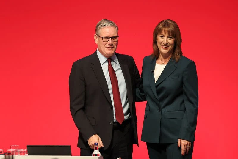 Thủ tướng Anh Keir Starmer đối diện sức ép từ chức sau khảo sát dư luận